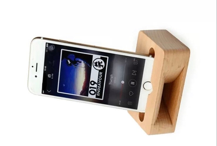 Bamboo Amplifier l Phone Holder